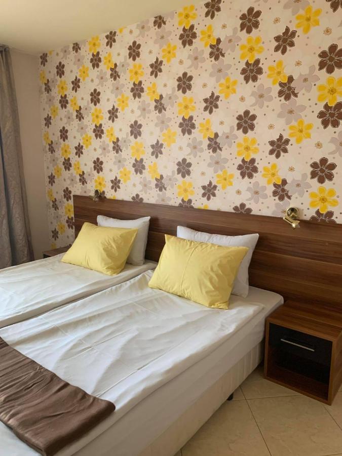 Семеен Хотел Брилянс - Family Hotel Brilliance Varna Exterior foto