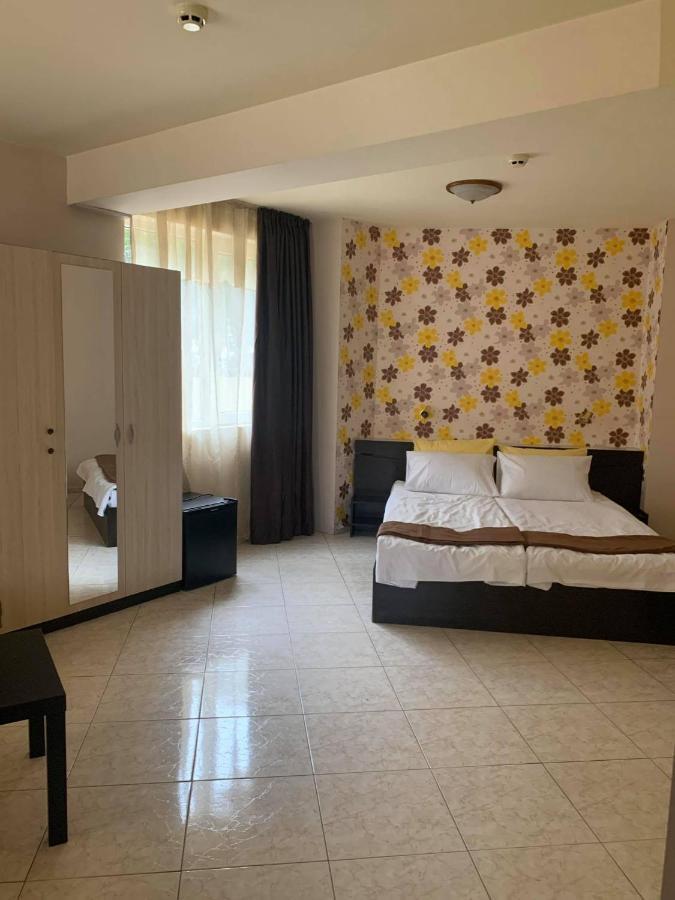 Семеен Хотел Брилянс - Family Hotel Brilliance Varna Exterior foto